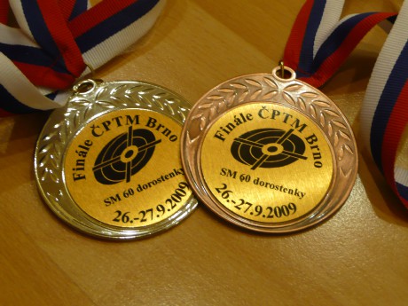 Vítězné medaile (stříbrná, bronzová).JPG